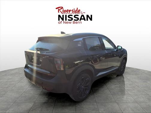 Super Black 2025 Nissan Kicks SR