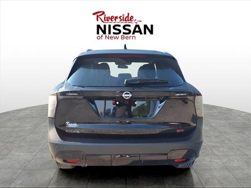 Super Black 2025 Nissan Kicks SR