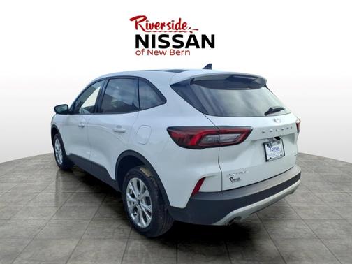 Oxford White 2025 Ford Escape Active