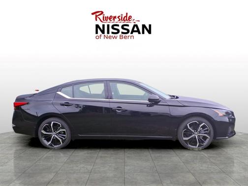 Super Black Clearcoat 2026 Nissan Altima 2.5 SR