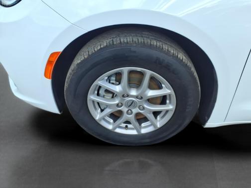 Bright White Clearcoat 2024 Chrysler Pacifica Touring L