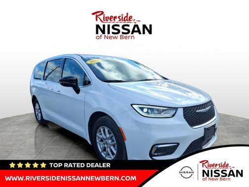 Bright White Clearcoat 2024 Chrysler Pacifica Touring L