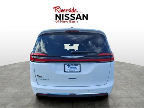 Bright White Clearcoat 2024 Chrysler Pacifica Touring L
