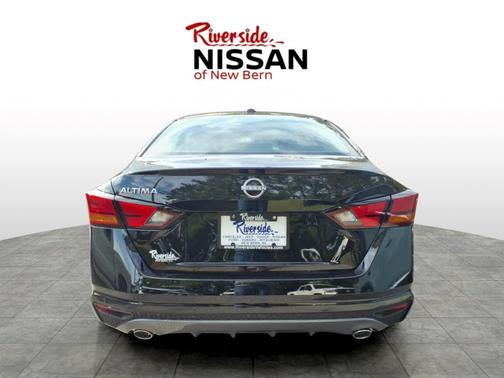 Super Black Clearcoat 2026 Nissan Altima 2.5 SV