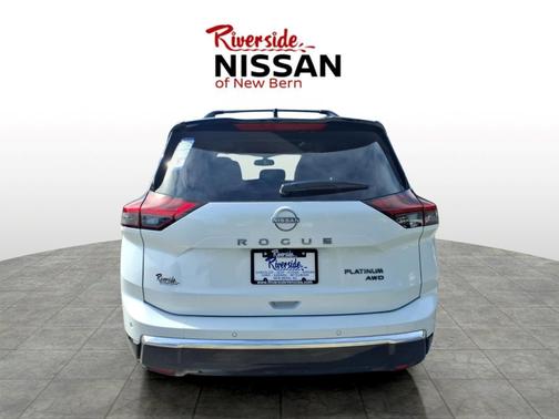 Everest White Pearl/Super Black 2026 Nissan Rogue Platinum