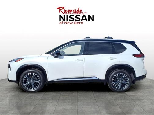 Everest White Pearl/Super Black 2026 Nissan Rogue Platinum