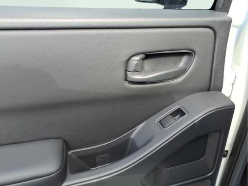 Glacier White 2026 Nissan Frontier SV