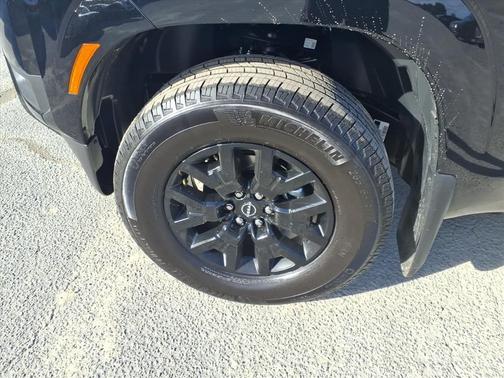 Super Black 2026 Nissan Frontier SV