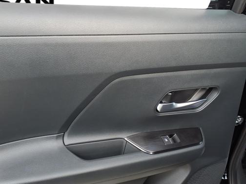 Super Black 2026 Nissan Kicks SR