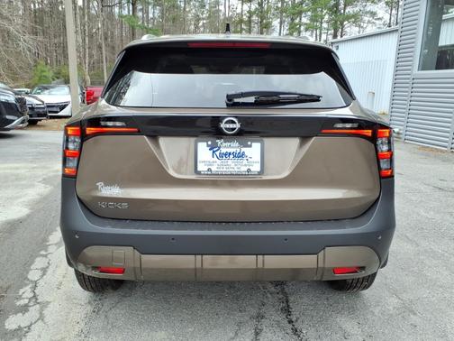 Canyon Bronze Metallic 2026 Nissan Kicks SV