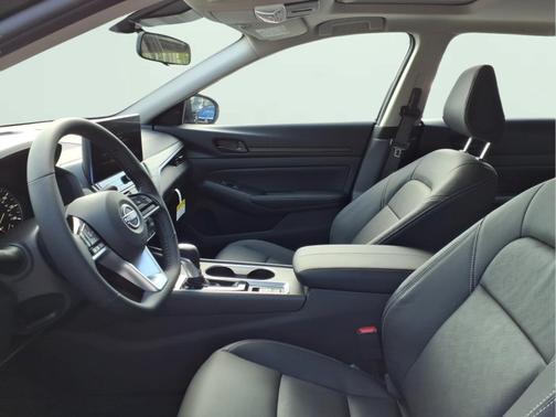 Super Black Clearcoat 2026 Nissan Altima 2.5 SV