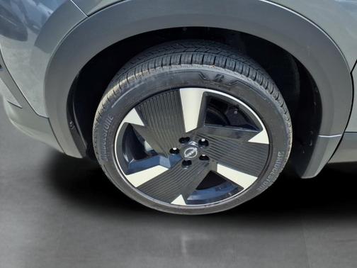 Gun Metallic 2026 Nissan Kicks SR