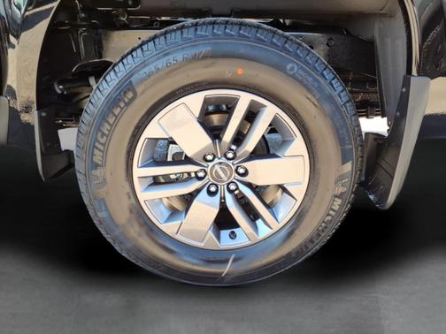Super Black 2026 Nissan Frontier SV