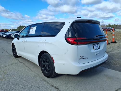 Bright White Clearcoat 2024 Chrysler Pacifica Hybrid Select