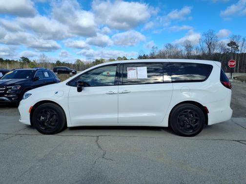 Bright White Clearcoat 2024 Chrysler Pacifica Hybrid Select
