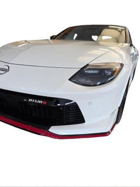Pearl White/Super Black 2026 Nissan Z NISMO