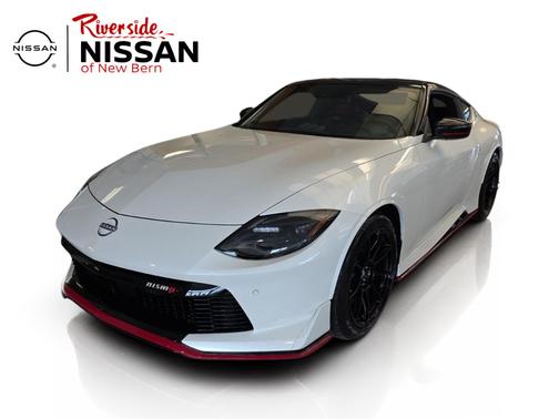 Pearl White/Super Black 2026 Nissan Z NISMO