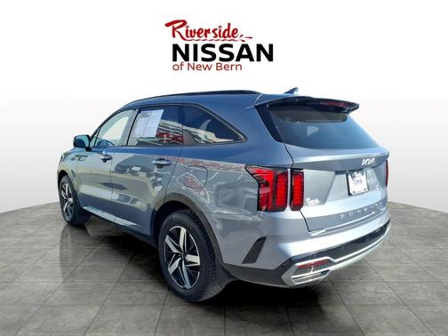 Everlasting Silver 2022 Kia Sorento S