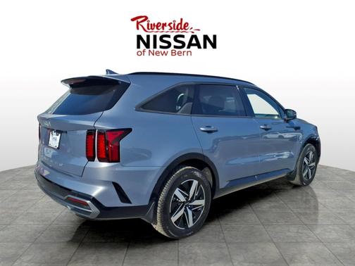 Everlasting Silver 2022 Kia Sorento S
