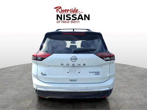 Everest White Pearl/Super Black 2026 Nissan Rogue Platinum