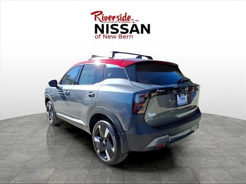 Gun Metallic/Scarlet Ember Tintcoat 2026 Nissan Kicks SR