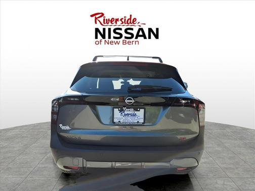 Gun Metallic/Scarlet Ember Tintcoat 2026 Nissan Kicks SR