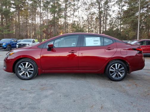 Scarlet Ember Tintcoat 2025 Nissan Versa 1.6 SV