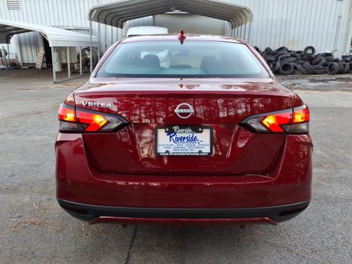 Scarlet Ember Tintcoat 2025 Nissan Versa 1.6 SV