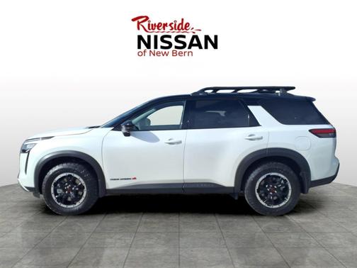 Everest White Pearl/Black 2026 Nissan Pathfinder Rock Creek