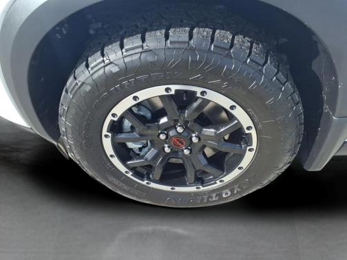 Everest White Pearl/Black 2026 Nissan Pathfinder Rock Creek