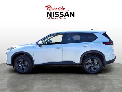 Everest White Pearl Tricoat 2026 Nissan Rogue SV