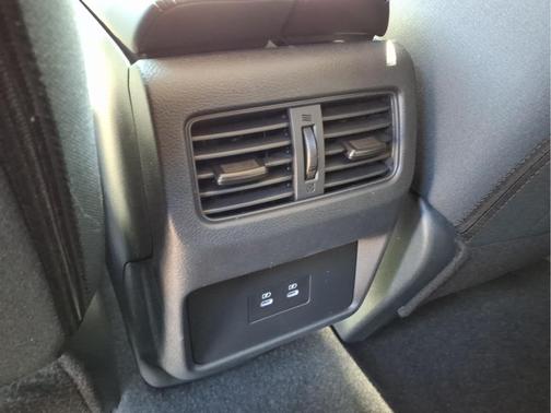 Everest White Pearl Tricoat 2026 Nissan Rogue SV