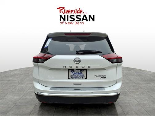 Everest White Pearl Tricoat 2026 Nissan Rogue Platinum