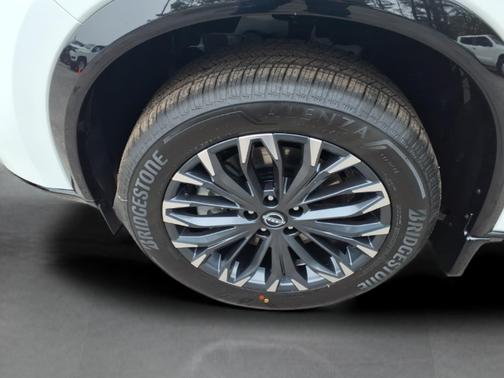 Everest White Pearl Tricoat 2026 Nissan Rogue Platinum