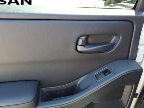 Glacier White 2026 Nissan Frontier SV