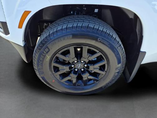 Glacier White 2026 Nissan Frontier SV