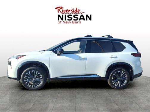 Everest White Pearl/Super Black 2026 Nissan Rogue Platinum