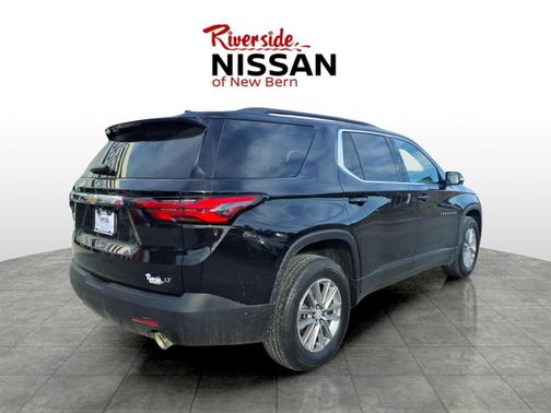 Mosaic Black Metallic 2023 Chevrolet Traverse LT