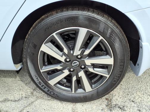 Gray Sky Pearl 2025 Nissan Versa 1.6 SV