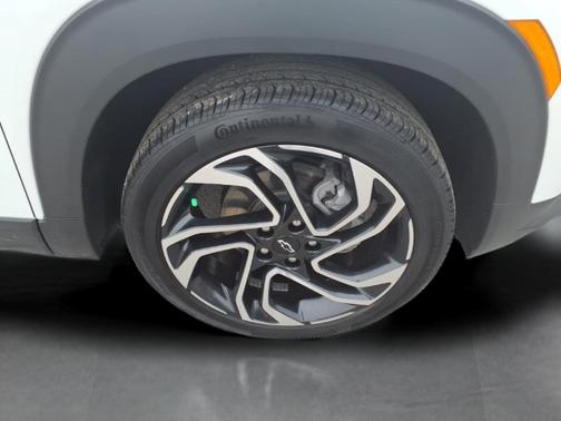 Iridescent Pearl Tricoat 2025 Chevrolet Trailblazer RS