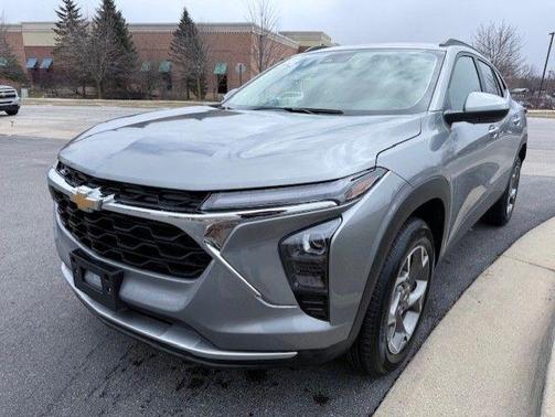 Sterling Gray Metallic 2025 Chevrolet Trax LT