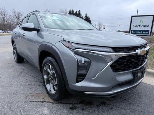 Sterling Gray Metallic 2025 Chevrolet Trax LT