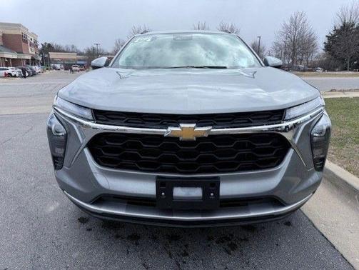 Sterling Gray Metallic 2025 Chevrolet Trax LT