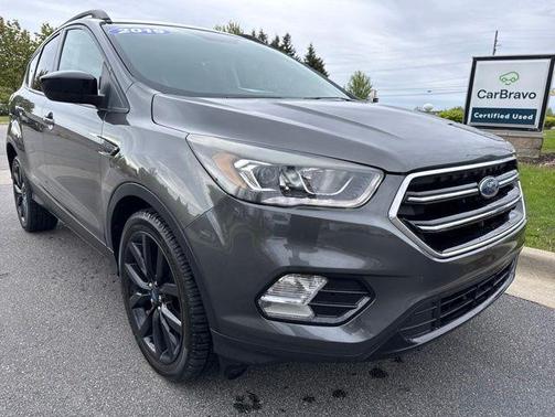 Magnetic Metallic 2019 Ford Escape SE