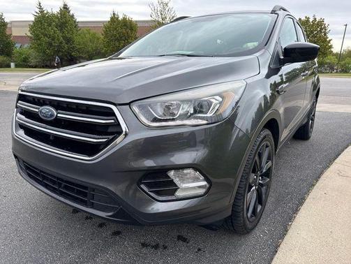 Magnetic Metallic 2019 Ford Escape SE