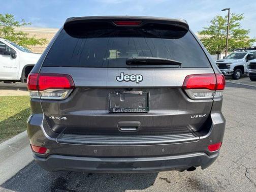 Granite Crystal Clearcoat Metallic 2020 Jeep Grand Cherokee Laredo E