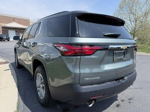 Silver Sage Metallic 2023 Chevrolet Traverse LT Cloth