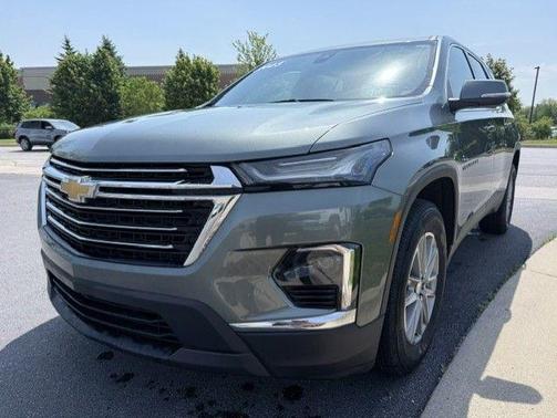 Silver Sage Metallic 2023 Chevrolet Traverse LT Cloth