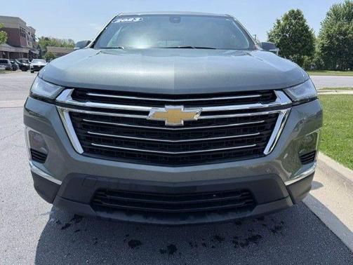 Silver Sage Metallic 2023 Chevrolet Traverse LT Cloth