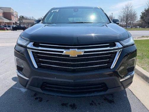 Mosaic Black Metallic 2023 Chevrolet Traverse LT Leather